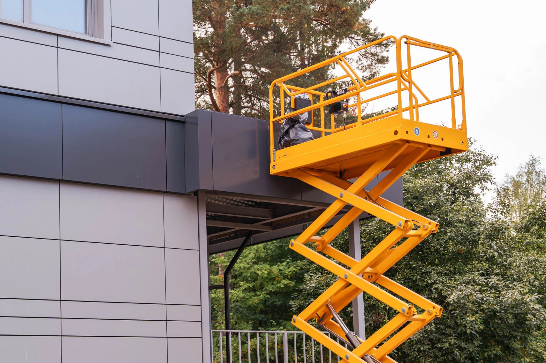 Aerial lift tree work for properties in Suffolk County
